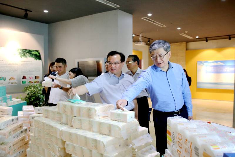2019年 5月22日，時(shí)任浙江省社會組織綜合黨委專職副書記、省民政廳社會組織管理局局長蔡國華蒞臨景興紙業(yè)調(diào)研企業(yè)發(fā)展情況和黨建工作