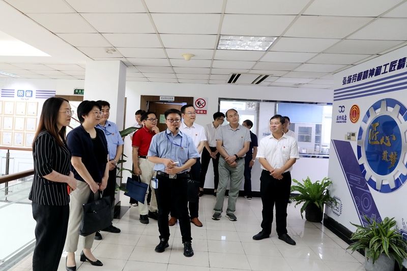 2020年7月14日，時(shí)任浙江省總工會黨組成員、副主席張衛(wèi)華一行蒞臨景興紙業(yè)調(diào)研推進(jìn)新時(shí)代產(chǎn)業(yè)工人隊(duì)伍建設(shè)改革工作