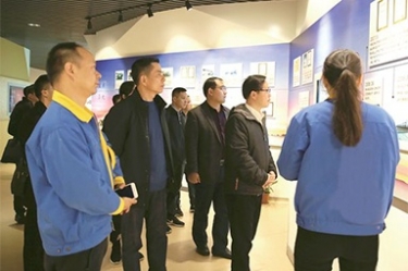 貴州省黔東南州委常委、榕江縣縣委書記賀代宏一行到公司參觀學習考察