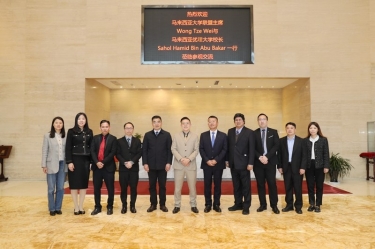 馬來西亞大學(xué)聯(lián)盟主席拿督斯里黃炫碩一行蒞臨景興紙業(yè)參觀交流，共建“一帶一路”人才培養(yǎng)培訓(xùn)基地