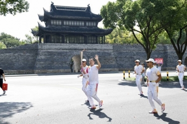 笑臉與熱情刷屏！這名火炬手是景興人！