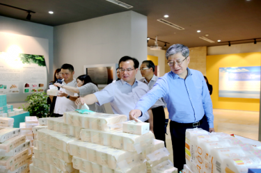 2019年 5月22日，時(shí)任浙江省社會(huì)組織綜合黨委專(zhuān)職副書(shū)記、省民政廳社會(huì)組織管理局局長(zhǎng)蔡國(guó)華蒞臨景興紙業(yè)調(diào)研企業(yè)發(fā)展情況和黨建工作